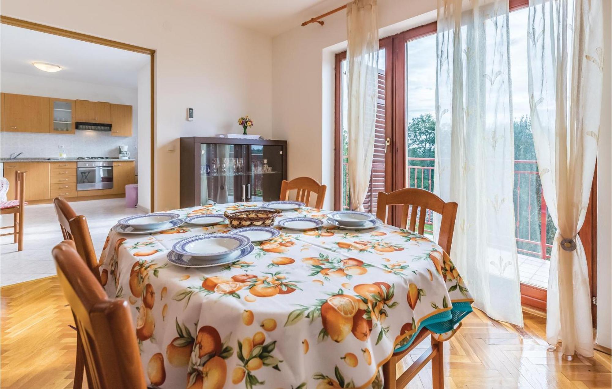 6 Bedroom Nice Home In Segotici Luaran gambar