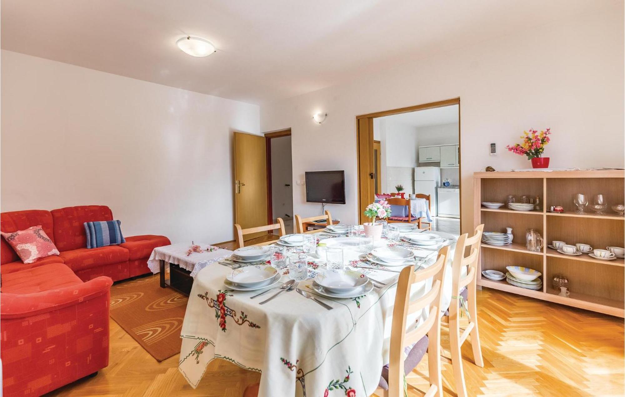 6 Bedroom Nice Home In Segotici Luaran gambar