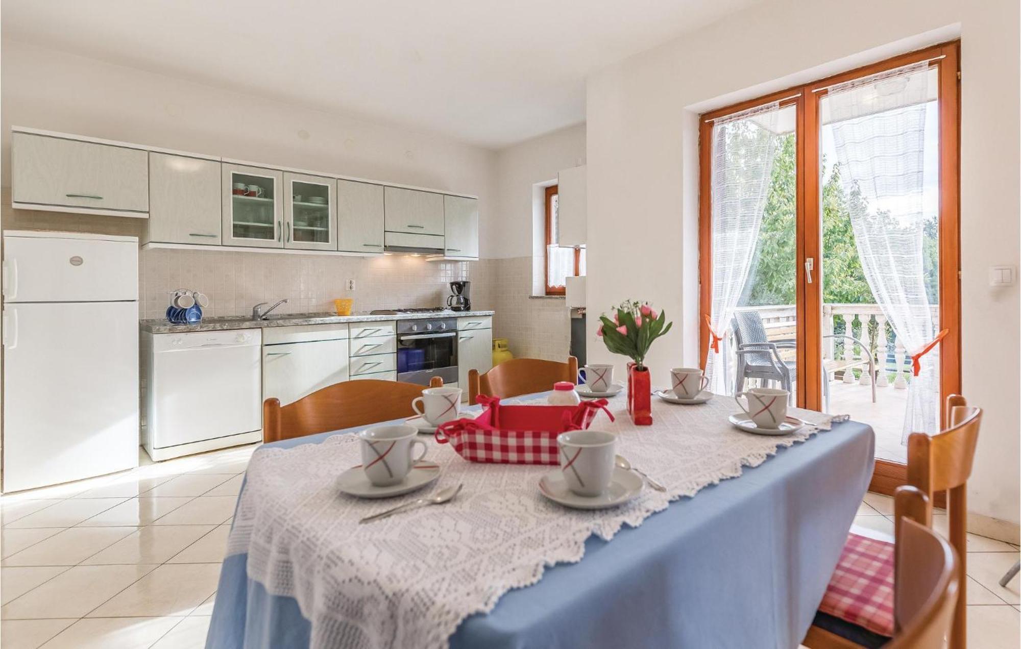 6 Bedroom Nice Home In Segotici Luaran gambar