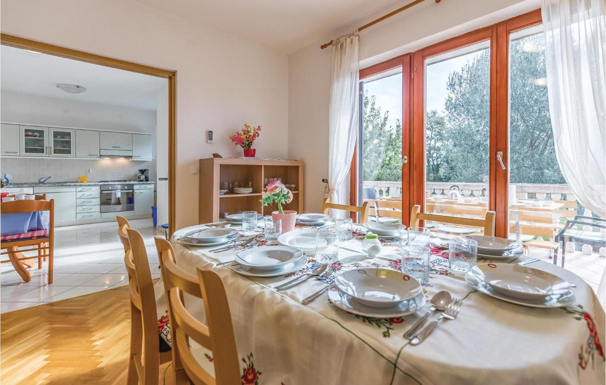 6 Bedroom Nice Home In Segotici Luaran gambar