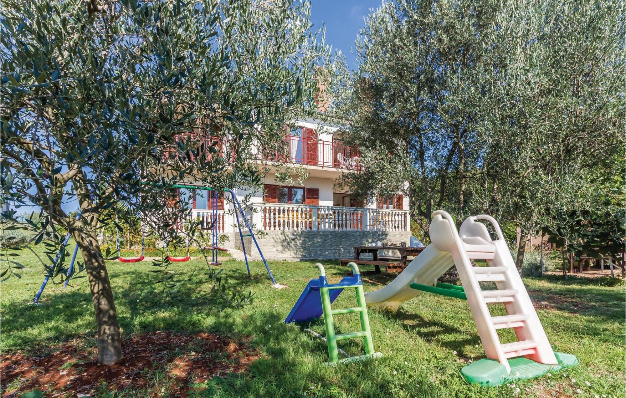 6 Bedroom Nice Home In Segotici Luaran gambar