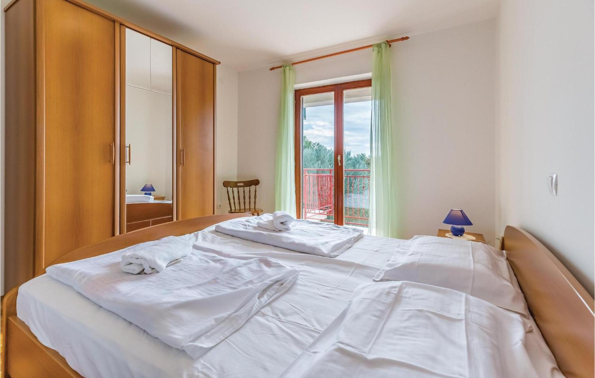 6 Bedroom Nice Home In Segotici Luaran gambar