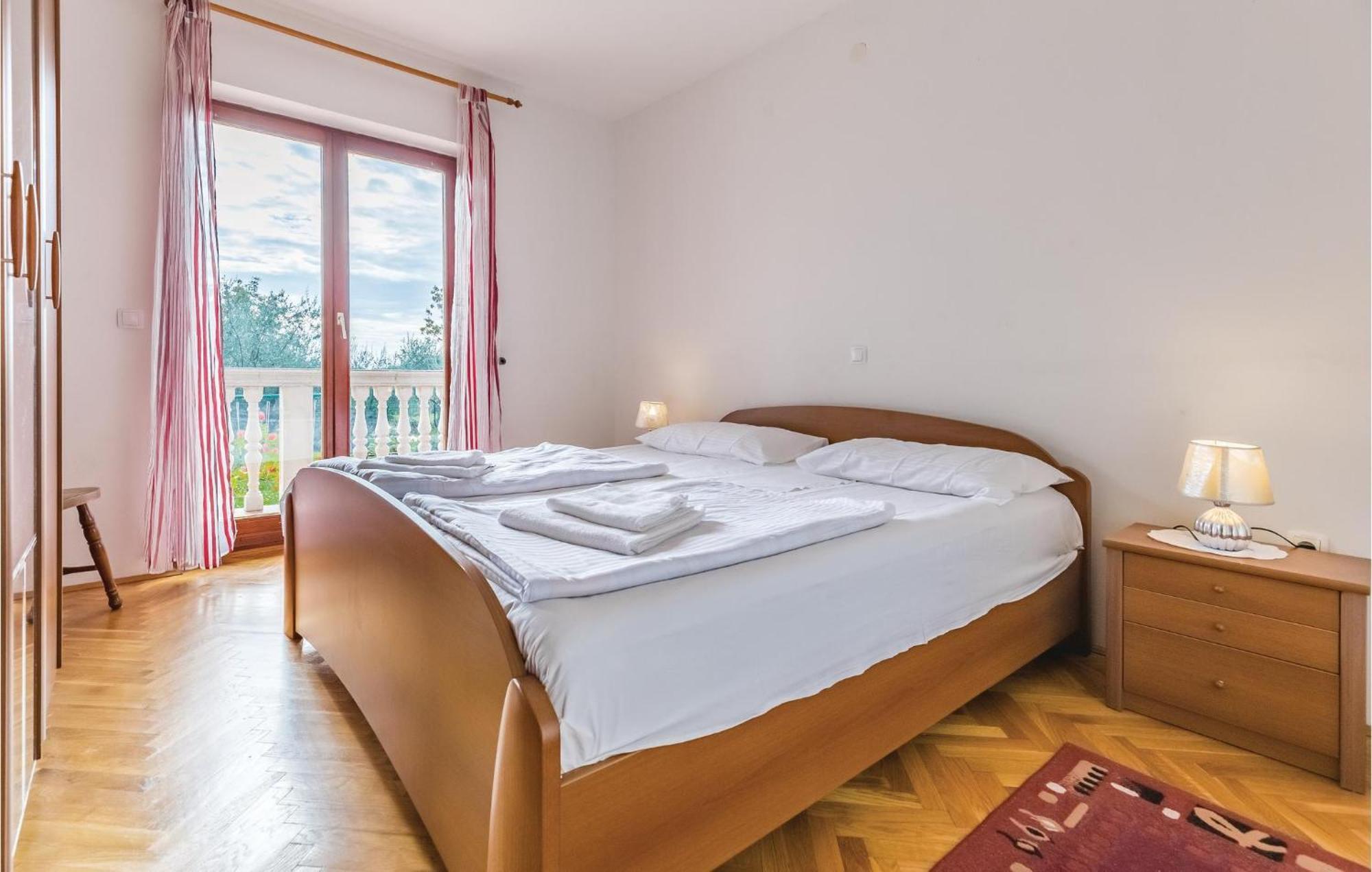 6 Bedroom Nice Home In Segotici Luaran gambar