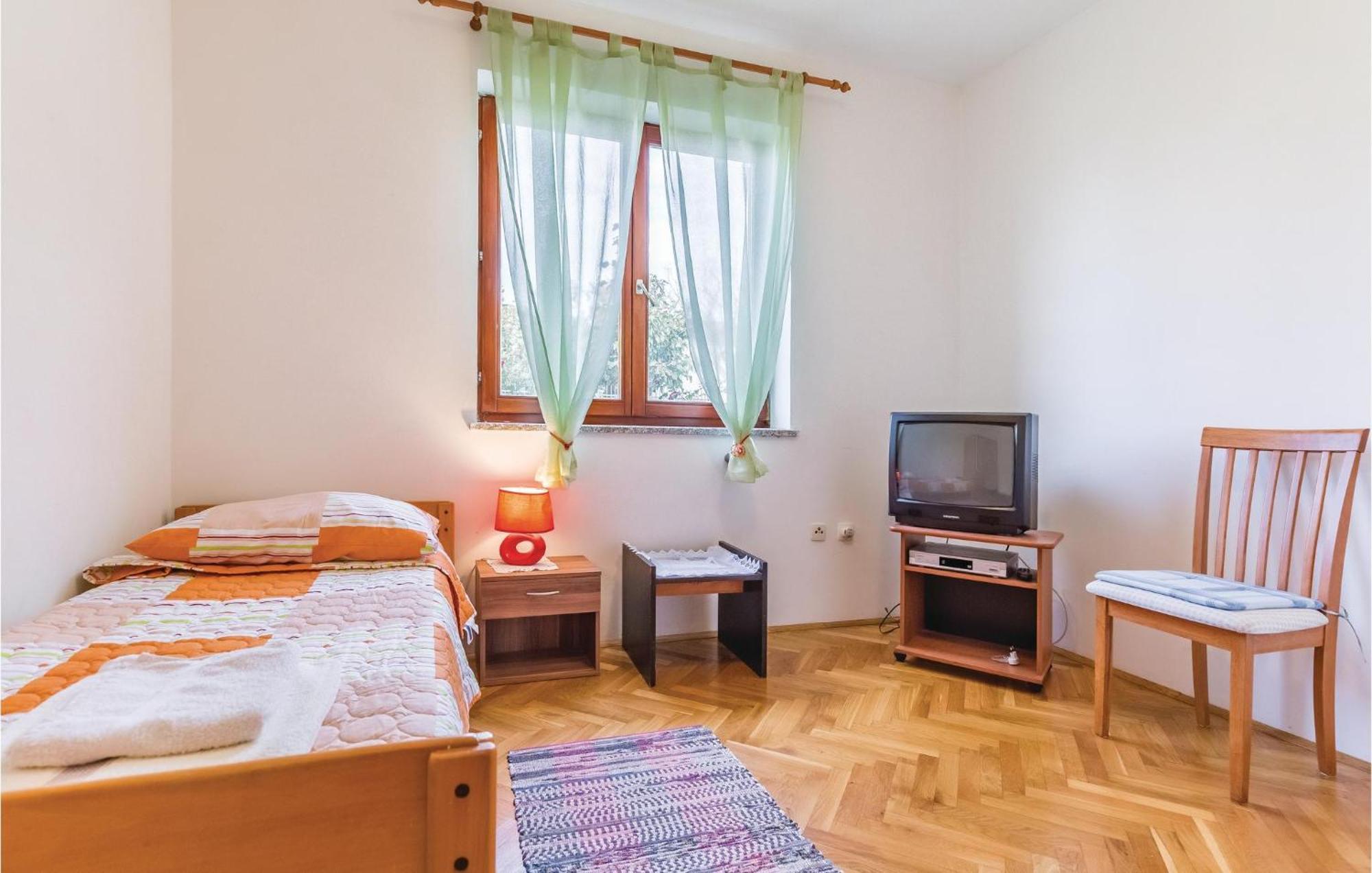 6 Bedroom Nice Home In Segotici Luaran gambar
