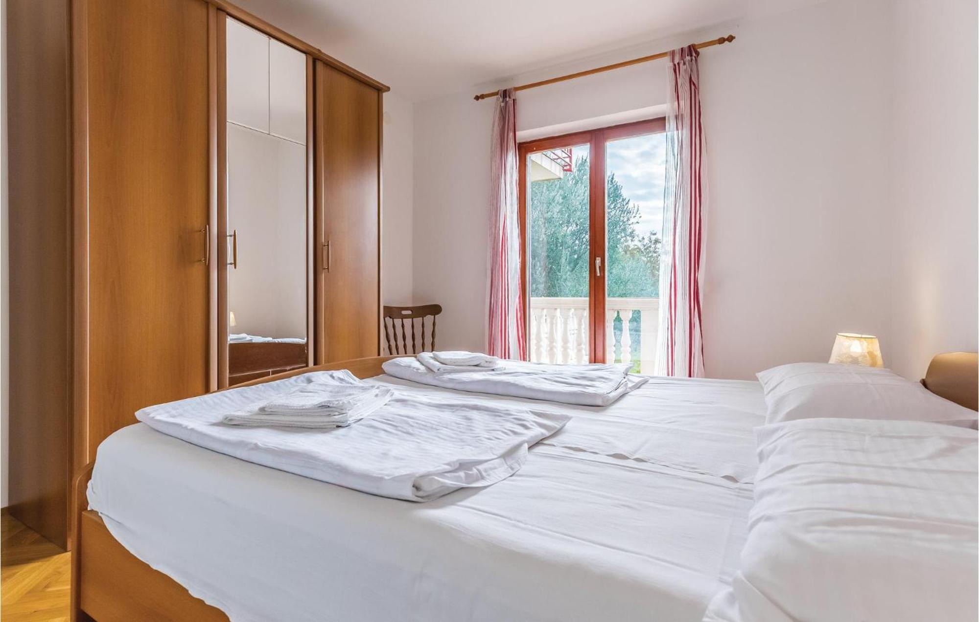 6 Bedroom Nice Home In Segotici Luaran gambar