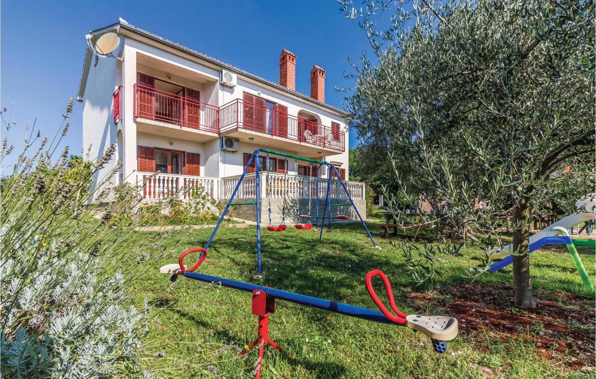 6 Bedroom Nice Home In Segotici Luaran gambar